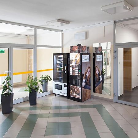 Hostel Dom Studenta Nr 1 Ans W Koninie Konin  Zewnętrze zdjęcie