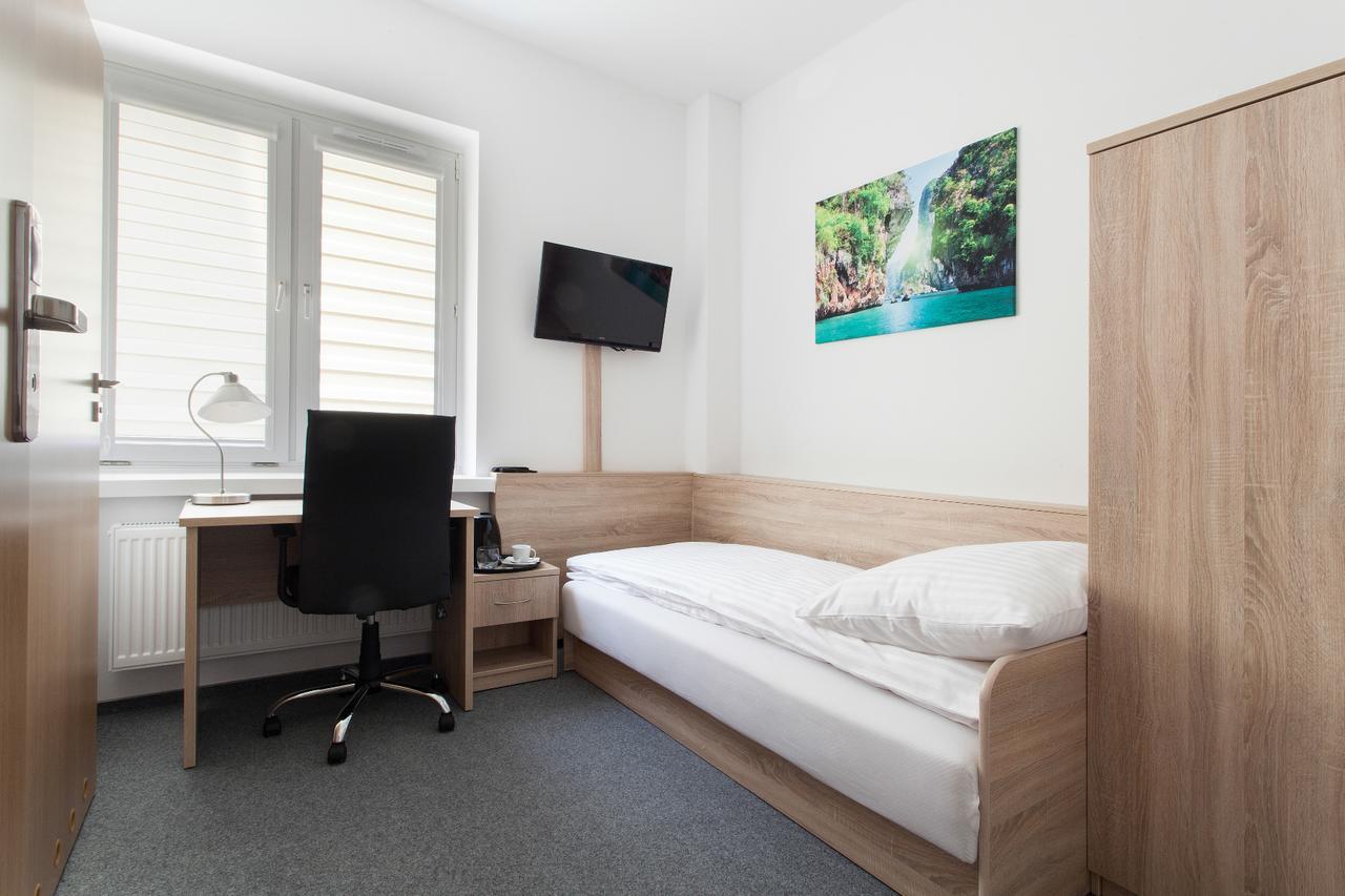 Hostel Dom Studenta Nr 1 Ans W Koninie Konin  Zewnętrze zdjęcie